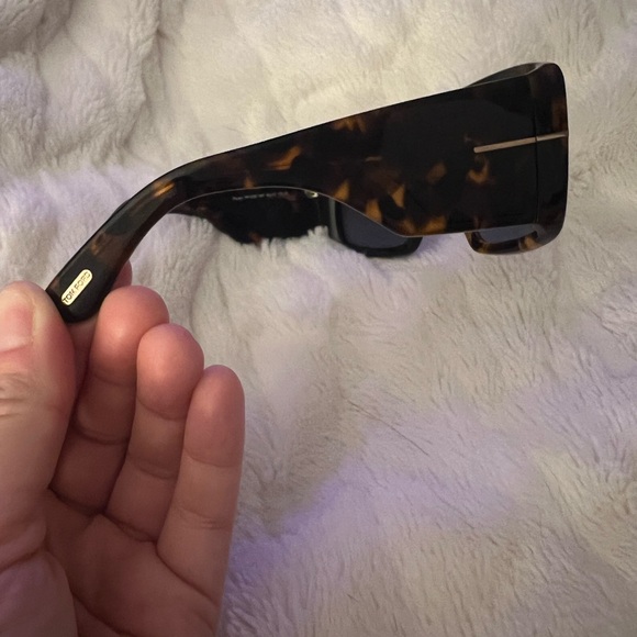 Tom Ford - Raven Sunglasses - Picture 6 of 9